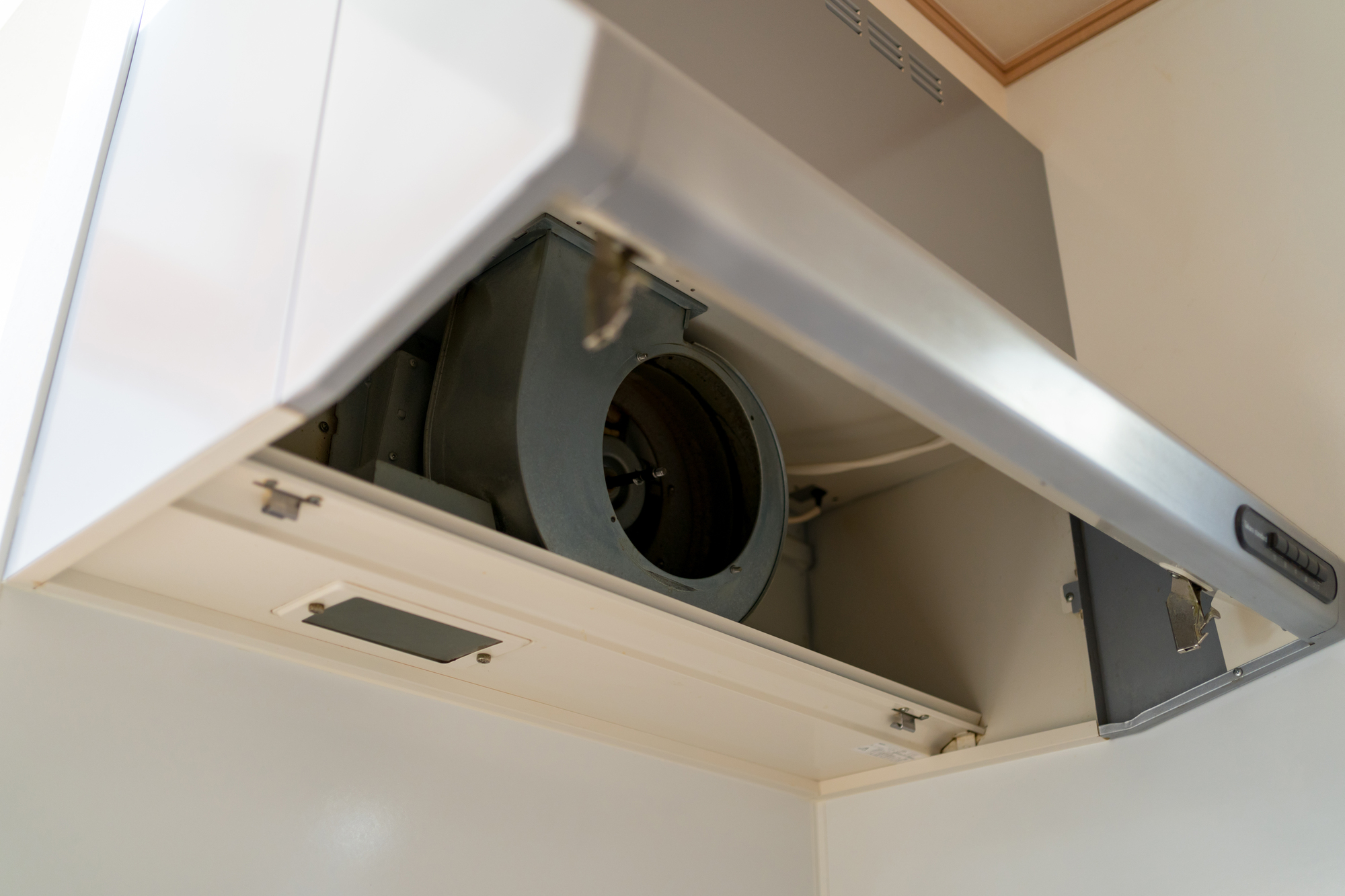 換気扇の正しい処分方法は？費用相場と捨て方を詳しく解説